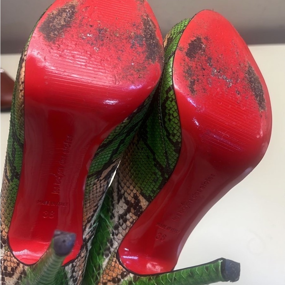 Green Snakeskin Peep-Toe Stiletto Pumps - Picture 3 of 6